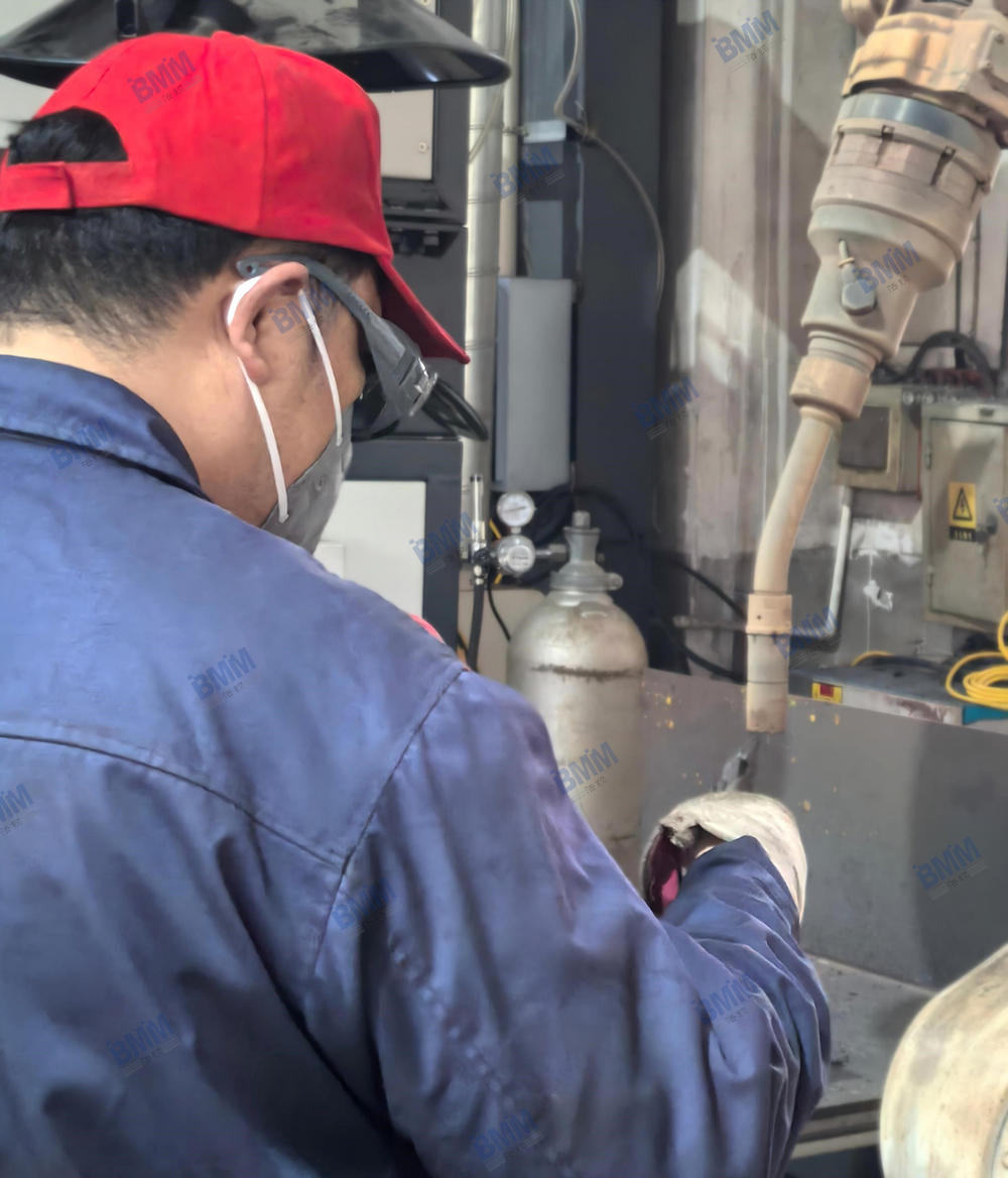 機(jī)器人焊接 2025-12-23-3